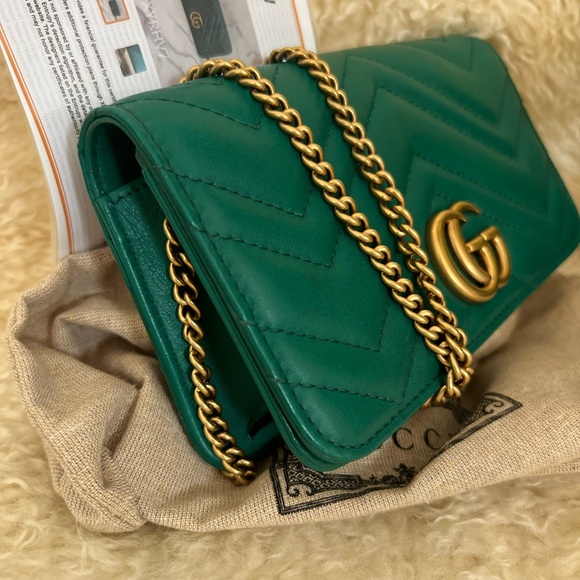 Gucci GG Marmont Matelasse Super Mini Bag in Emerald Green. *EUC - Picture 4 of 16